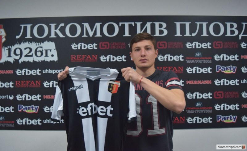 Още един юноша подписа договор с Локомотив Пд