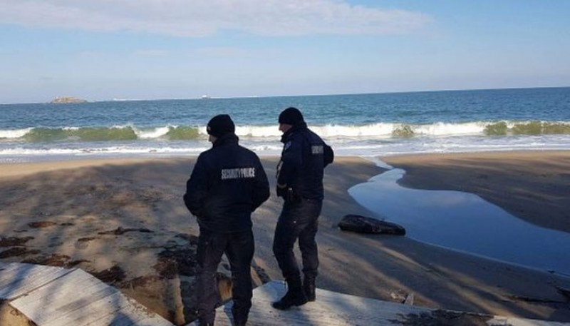 Тяло на възрастен мъж изплува на плаж в Бургас