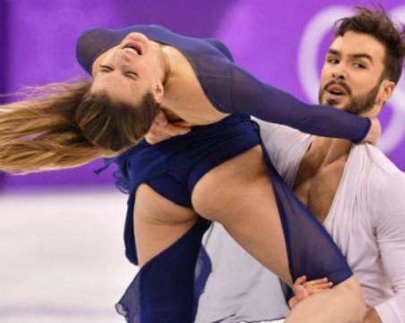 Фигуристката с разголена гръд показа и дупето си ВИДЕО И СНИМКА