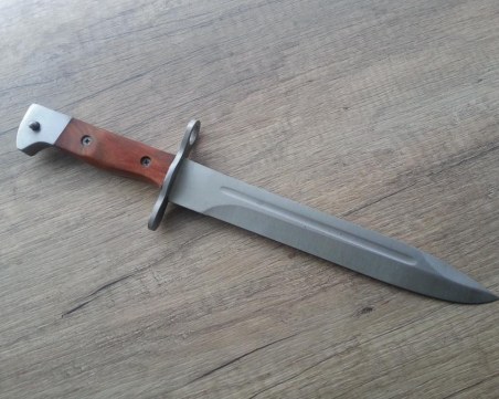 Откраднаха “сделан в СССР“  нож за Калашник  от кола в Пловдив