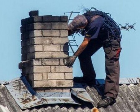 Земетресението събори комини в Крумово, хората не смеят да палят печките