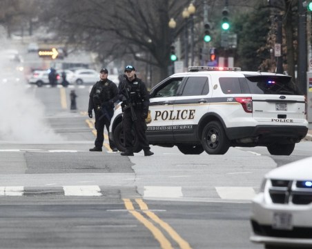 Кола се вряза в бариерата пред Белия дом