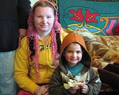 Румънка на 23 години е най-младата баба в света