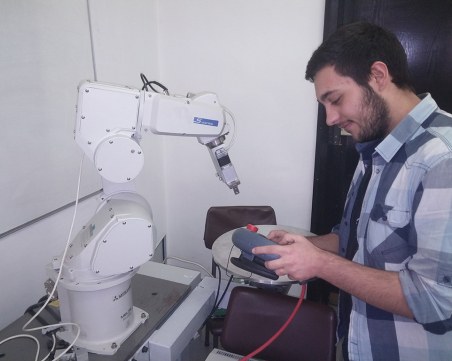 Учат роботи да разбират човека без думи в Пловдив