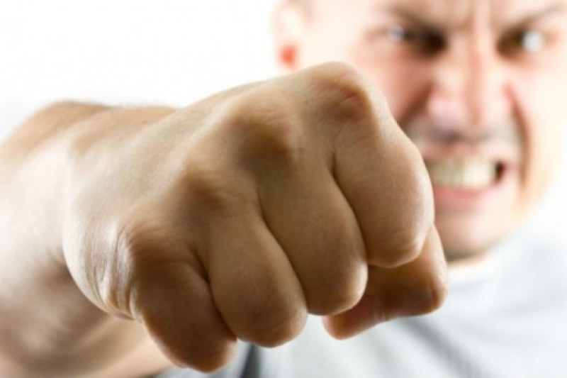 Пак агресия в училище: Баща нападна 12-годишния съученик на сина си