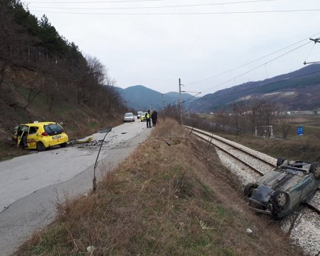 Баща на общински съветник е загиналият в тежката катастрофа, в която кола падна на жп линии