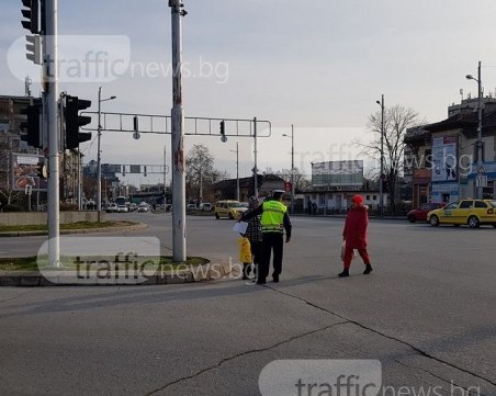 Пловдивчанка за малко да помете безотговорна пешеходка, зададе актуален въпрос