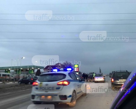 Тежка катастрофа! Две коли се смляха на Асеновградско СНИМКИ