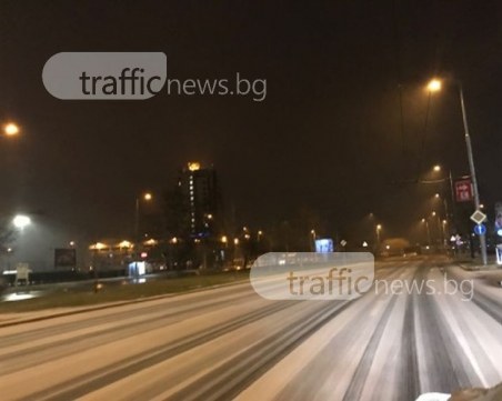 Пловдив побеля, сковава студ, пътищата са хлъзгави СНИМКИ