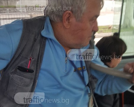 Пловдивчанин: Кондуктор се шири на три седалки и се закани, че ще ме удари