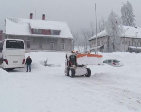 Студ и сняг сковаха Балканите, живакът падна до минус 15 градуса