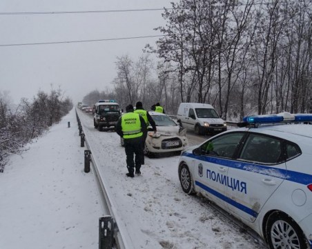 Бременна жена е с травма на главата след катастрофа край Благоевград