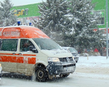 Над 30 пловдивчани се потрошиха по заснежените тротоари