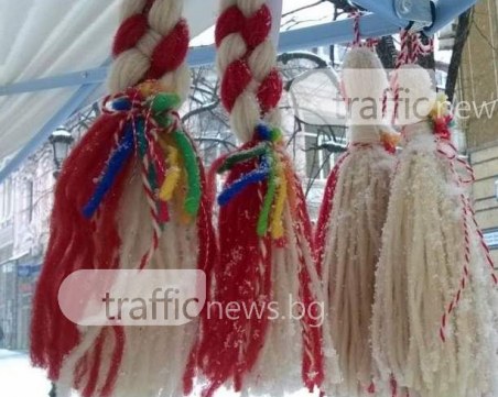 Бели и червени, румени, засмени! Кои са най-търсените мартенички от пловдивчани тази година?