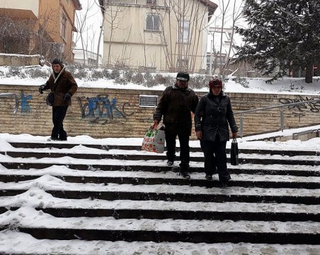 Пловдивчани гневни: В подлезите е пързалка, страхуваме се да излезем ВИДЕО и СНИМКИ