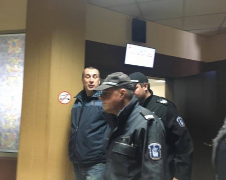 Синът на обвинения в двойно убийство полицай Караджов, отказа да свидетелства