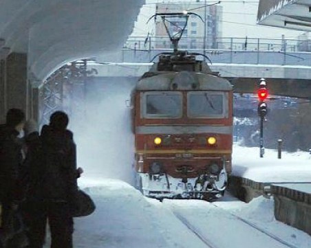 Влаковете засега се движат по разписание