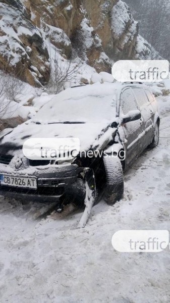 Катастрофа спря движението по пътя Девин-Пловдив