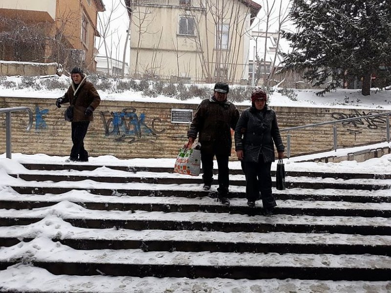 Пловдивчани гневни: В подлезите е пързалка, страхуваме се да излезем ВИДЕО и СНИМКИ