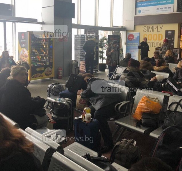 120 българи са блокирани на летището в Румъния! Не могат да се приберат до Пловдив СНИМКИ