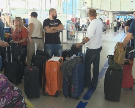 Българи бедстват и в Париж, “Уиз Еър“ отмени полет за София