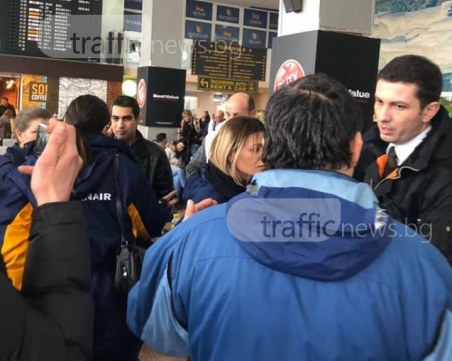 Блокадата на летището в Румъния продължава! Няма помощ за 120 българи, тръгнали за Пловдив СНИМКИ