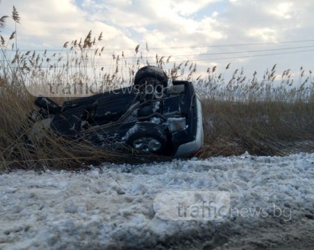 БМВ се преобърна на околовръстното на Пловдив СНИМКА
