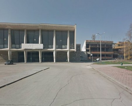 Крадец разби Мерцедес ML, паркиран на Гребната, удари джакпота