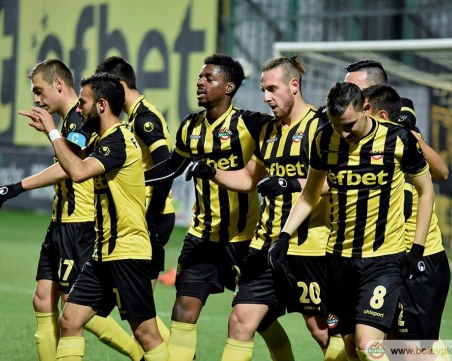 Теренът в Коматево се чисти, мач ще има