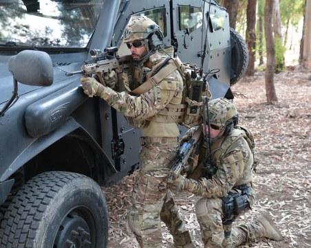 Тежко бойно снаряжение и военни действия в Анево - показаха войната на бъдещето СНИМКИ