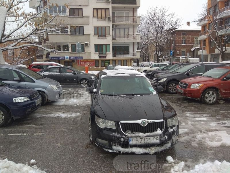 Има ли изненадани? Най-чистият паркинг в Пловдив е… на общинските съветници СНИМКИ