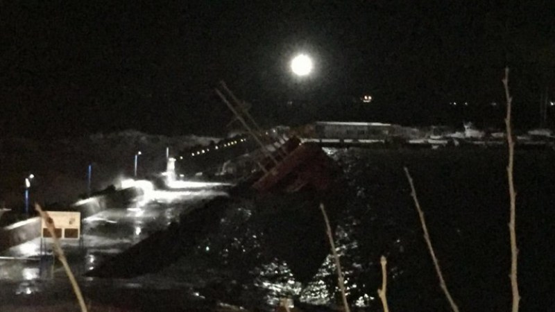 Наш кораб потъна край Поморие! Силното вълнение буквално го е потопило СНИМКА