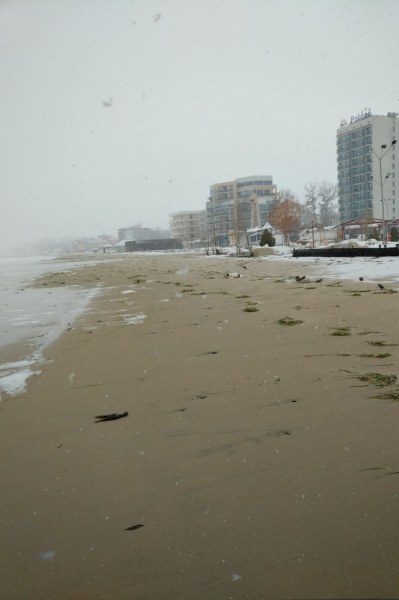 След Южния! Морето погълна и Северния плаж в Слънчев бряг