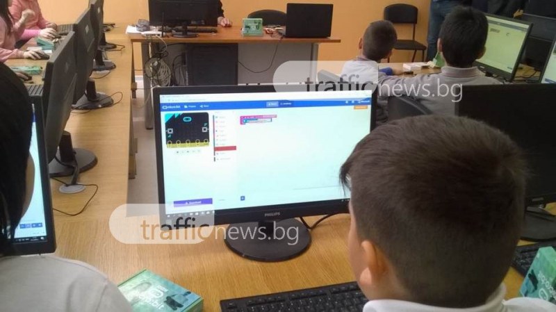 Третокласници от пловдивско училище правят първи стъпки в програмирането