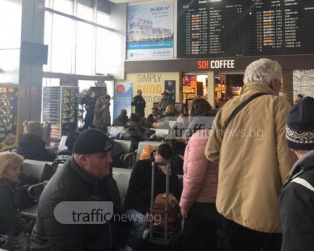 Българите, които бяха блокирани в Румъния, завеждат иск срещу Ryanair