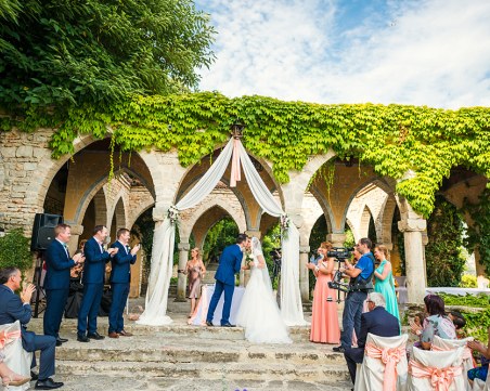 Осем приказни места, където да си кажем 