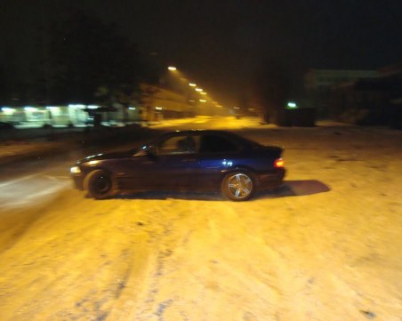 Дрифтове в снега будят среднощ пловдивчани, БМВ-та въртят гуми в Тракия