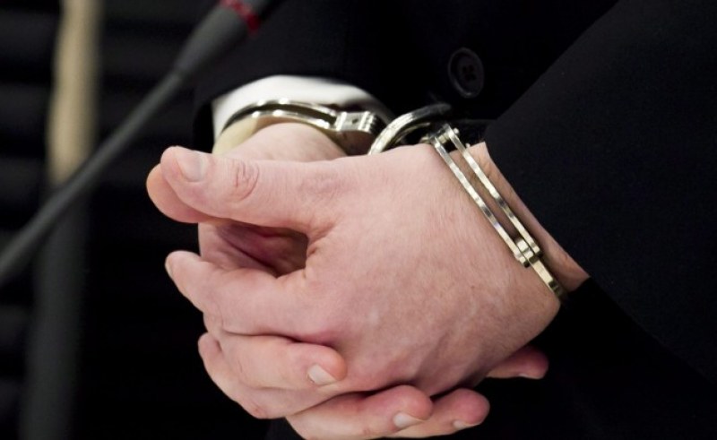 Бивш кмет раздаде юмруци на настоящия и потроши селското кметството