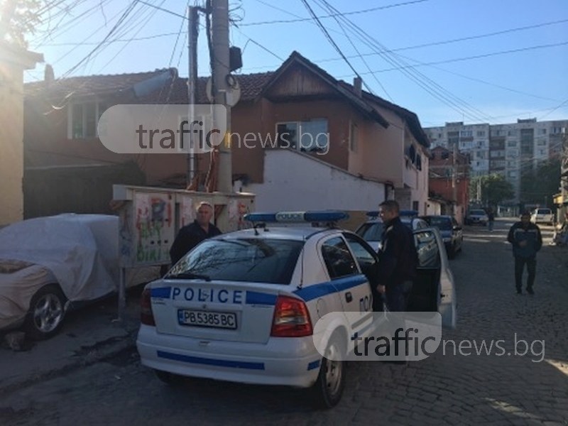 Полиция окупира улица в Столипиново, тарашат къщи за наркотици и тютюн