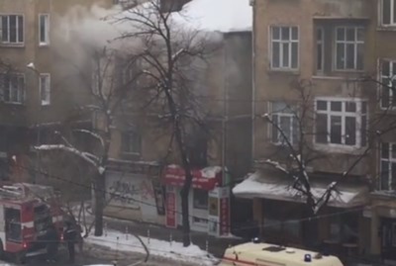 Жена е загинала при пожар, две пожарни се борели с огъня