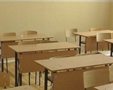 Майка нападна учителката на дъщеря си и я удари