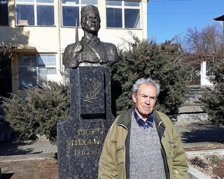 Пловдивски бизнесмен вдигна паметник на Гюро Михайлов