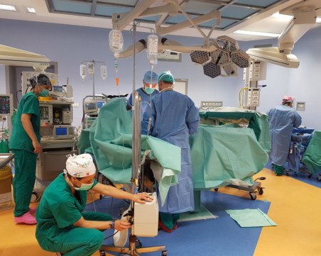 Спасиха живота на онкоболна млада жена и бебето й