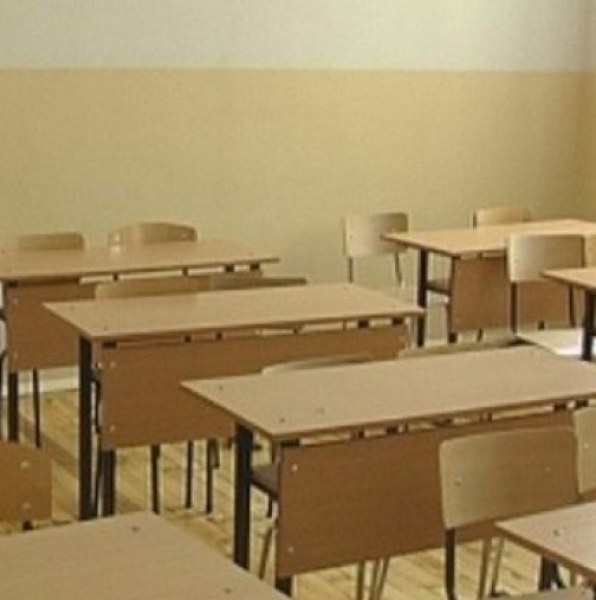 Майка нападна учителката на дъщеря си и я удари