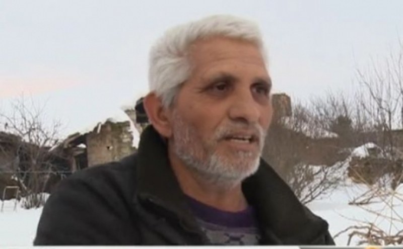 Майка на ученичка нападна учителка с метла заради забележка в час