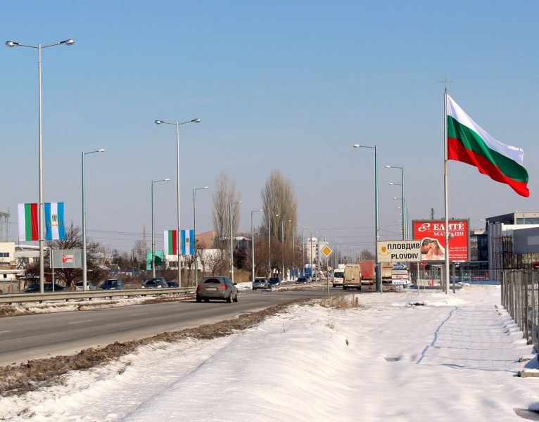 Пловдив е готов за Трети март! Нови трибагреници се развяваха под тепетата