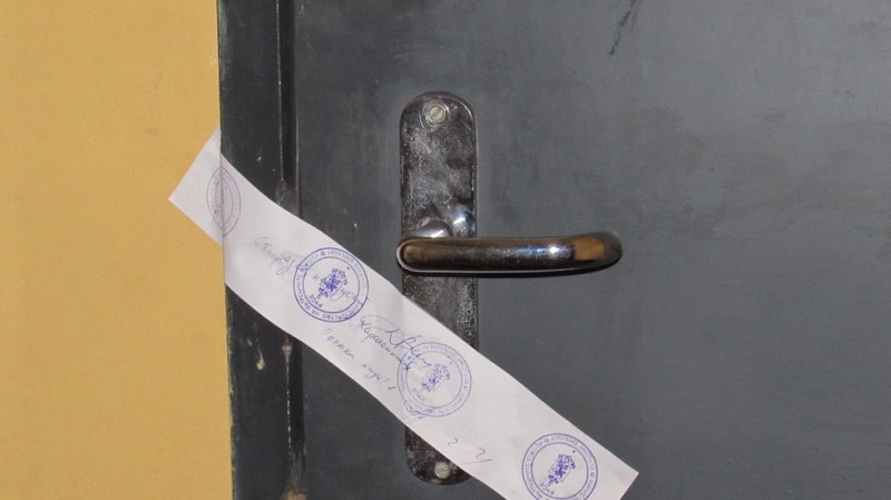 Разследват жестоко убийство на 68-годишен, подозират близките