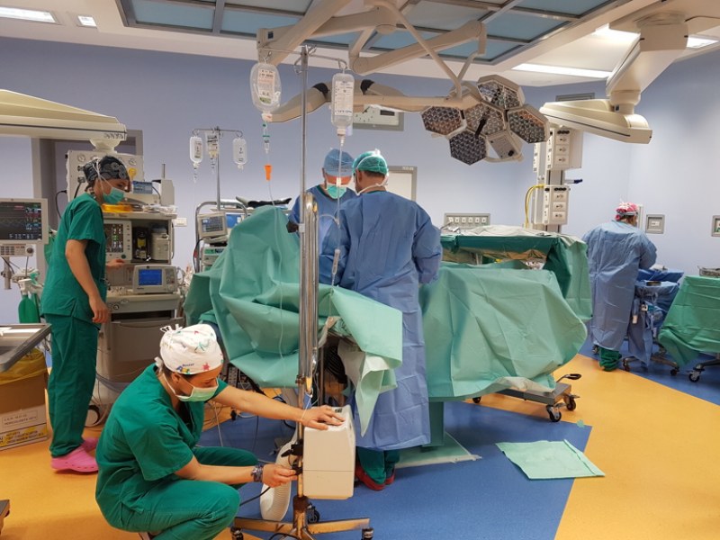 Спасиха живота на онкоболна млада жена и бебето й