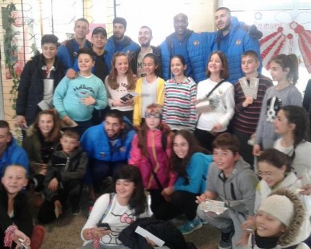 Баскетболистите на Академик Бултекс 99 издържаха изпита в школото на Стоичков СНИМКИ