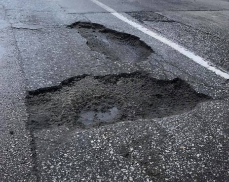 Иван Тотев: Отвориха се малко дупки, районните кметове ги почват